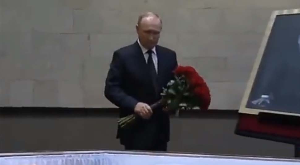 putin cvijece.jpg